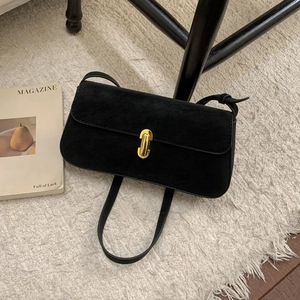Sac baguette minimaliste en cuir PU noir avec boucle dorée en U et fine bandoulière d'épaule