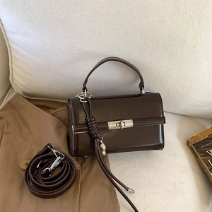 Retro Litchi Grain PU Leather Shoulder Bag For Women Minimalist Crossbody Square Bag With Silver Metal Clasp Adjustable Strap