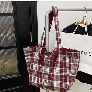 Sac fourre-tout à carreaux rouges de style britannique avec grande capacité et bandoulières