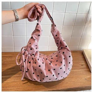 Sac fourre-tout en velours côtelé rose à pois noirs avec design froncé chic nuage