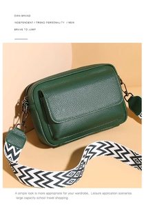 Detalle de bolso bandolera de cuero verde con correa tejida ajustable con ondas