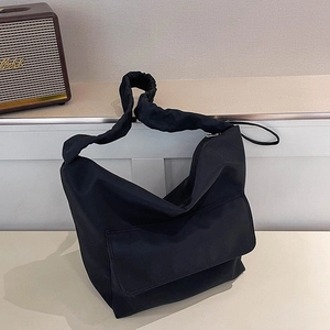 Women Casual Nylon Shoulder Bag Large Capacity Crossbody Bag With Pleated Strap Commuter Tote Fashion Winter Handbag