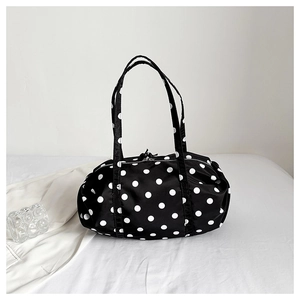Sac bandoulière cylindrique à pois noirs et blancs avec une grande capacité de stockage