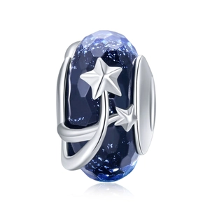 Blauer Galaxie Glasanhänger für Armbänder mit Glitzer und silbernen Sternen