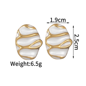 Detailed view of oval wavy enamel earrings with dimensions 1.9cm by 2.5cm and weight 6.5g