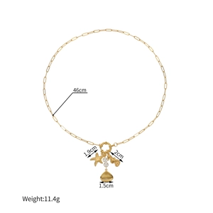 Detailansicht der 18k Gold Edelstahl Halskette mit Muschel- und Seesternanhängern
