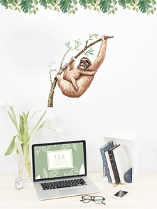Stickers muraux paresseux à l'aquarelle sur mur blanc au-dessus du bureau