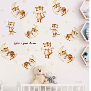 Adesivi murali tigre sulla luna con stelle per decorazione cameretta dei bambini