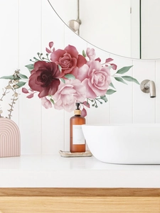 Détail de stickers muraux roses avec texture peinture à l'huile sur lambris blanc de bain