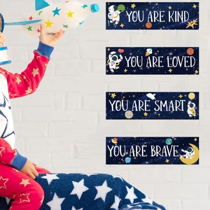 Stickers muraux espace pour enfants avec motifs astronautes et citations inspirantes en anglais