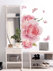 Décor réaliste avec stickers muraux fleurs roses à l'aquarelle et papillons sur mur