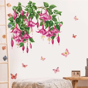 Wandtattoo mit rosa Fuchsien und Schmetterlingen für moderne Wohnzimmerdeko