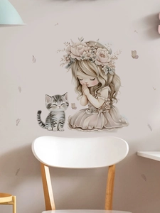 Dettaglio dell'adesivo murale acquerello con ragazza con corona di fiori e gattino