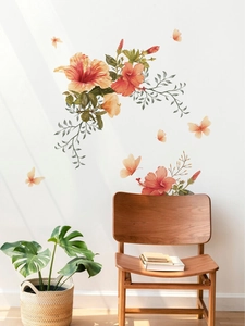 Détail de stickers muraux fleurs d'hibiscus orange sur un mur blanc de salon minimaliste