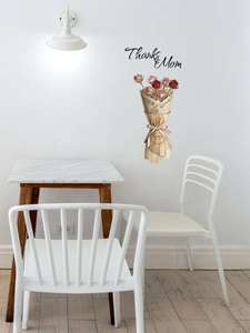 Détail du sticker mural bouquet de roses avec texte Thanks Mom dans un décor de salle