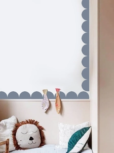 Adesivo murale grigio con bordo ondulato per decorazione pareti e bordi di armadi