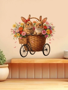 Dettaglio di adesivi murali con simpatici conigli in un cesto di fiori su una bici