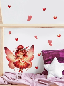 Dettaglio di adesivo murale fata dei fiori rossa con farfalle e cuori per cameretta