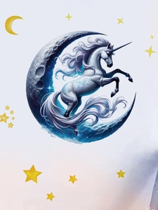 Vue détaillée d'une licorne blanche avec crinière violette sur un sticker de lune bleue