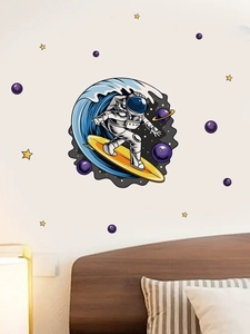 Sticker mural astronaute surfant sur une vague sur un mur blanc de chambre