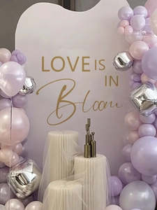 Adesivo Love in Bloom su sfondo bianco ad arco per decorazioni di addio al nubilato