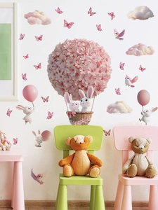 Kinderzimmer Wandtattoo mit Hasen in Kirschblüten-Heißluftballon und rosa Wolken