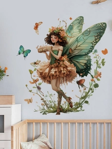 Détail de stickers muraux fée avec ailes de papillon géantes et décorations florales