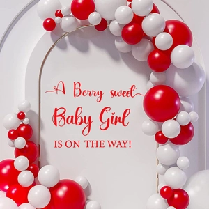 A Berry Sweet Baby Girl Is On The Way Adesivi Murali in PVC Scritta Rossa per Baby Shower Festa Gender Reveal Cameretta