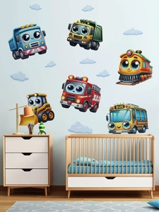 Detailansicht von 6 bunten Cartoon-Fahrzeug-Wandstickern auf einer hellblauen Wand