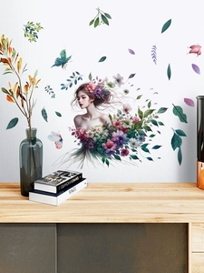 Détail de l'autocollant mural artistique de fille aux fleurs avec papillons colorés