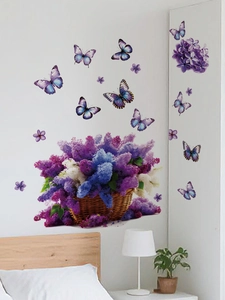 Dettaglio dell'adesivo murale con cesto di lillà viola e farfalle che volano