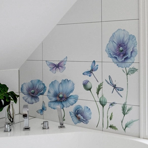 Adesivi murali con papaveri blu e farfalle per decorazione del soggiorno