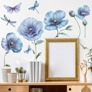 Adesivi murali con papaveri blu acquerello e farfalle per decorazione soggiorno