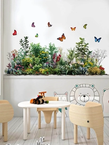 Bunte Schmetterling und Blumen Wandaufkleber an einer grauen Schlafzimmerwand