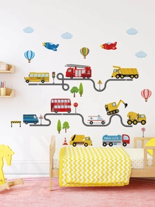 Set dettagliato di adesivi murali con veicoli colorati e piste per cameretta dei bambini