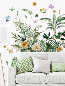 Détail de stickers muraux de plantes tropicales avec feuilles de palmier et papillons colorés