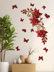 Makro-Detail von 3D-Wandtattoos mit roten Rosen, goldenen Ranken und Schmetterlingen