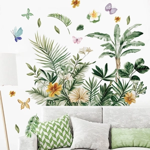 Sticker mural plantes tropicales avec fleurs et papillons pour décor de salon