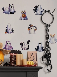 Dettaglio di adesivi murali di Halloween con fantasmi e gatti su parete grigia
