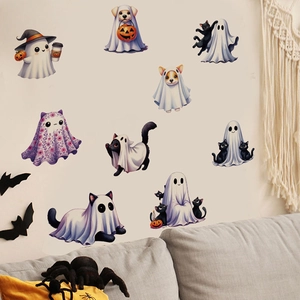 Adesivi murali di Halloween con cani e gatti fantasma su una parete del soggiorno