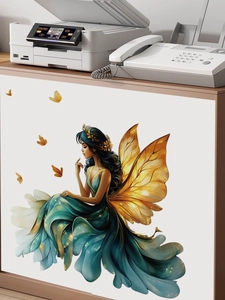 Détail de l'autocollant mural fée en robe bleue avec ailes de papillons dorées sur meuble