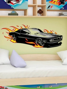 Détail de l'autocollant mural voiture de course avec des flammes pour chambre d'enfant