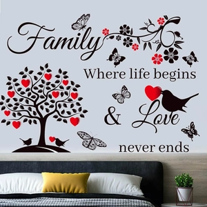 Sticker mural arbre généalogique avec cœurs rouges et papillons pour salon moderne