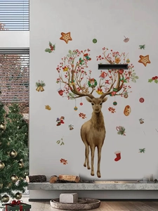 Detaillierter Weihnachts-Elch-Wandaufkleber mit festlicher Deko auf weißer Wand