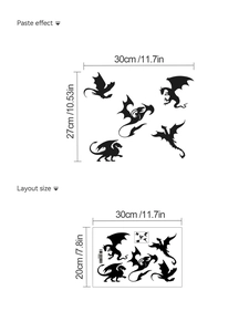 Detail der Layoutgröße und Klebeeffekt von 5 schwarzen Silhouette Drachen Wandstickern