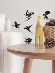 Detailliertes Set aus 5 schwarzen fliegenden Drachen Wandtattoos an weißer Wand