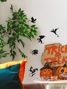 Detail von fünf schwarzen Drachen-Wandaufklebern für die Halloween-Heimdekoration