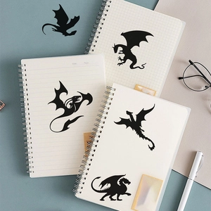 Matte Spiralnotizbücher mit Drachen-Silhouette auf modernem Hintergrunddesign
