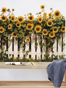 Détail de l'autocollant mural tournesol et clôture en bois blanc sur un mur intérieur