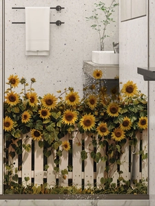 Vue détaillée d'autocollants muraux de tournesols et clôture blanche sur verre de douche